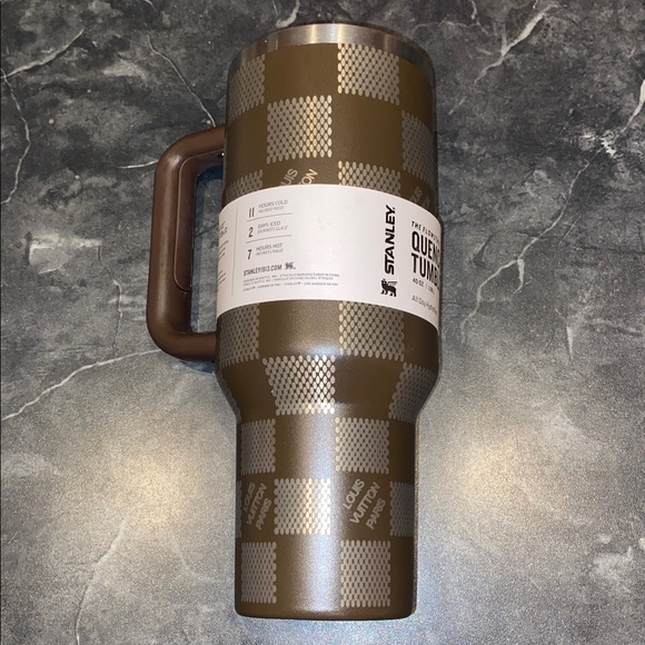 Stanley LV Quencher H2O 40 OZ. Flowstate Tumbler - Picture 3 of 12